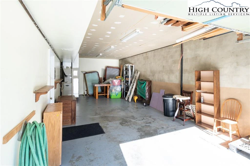 Image number 15 for the current listing