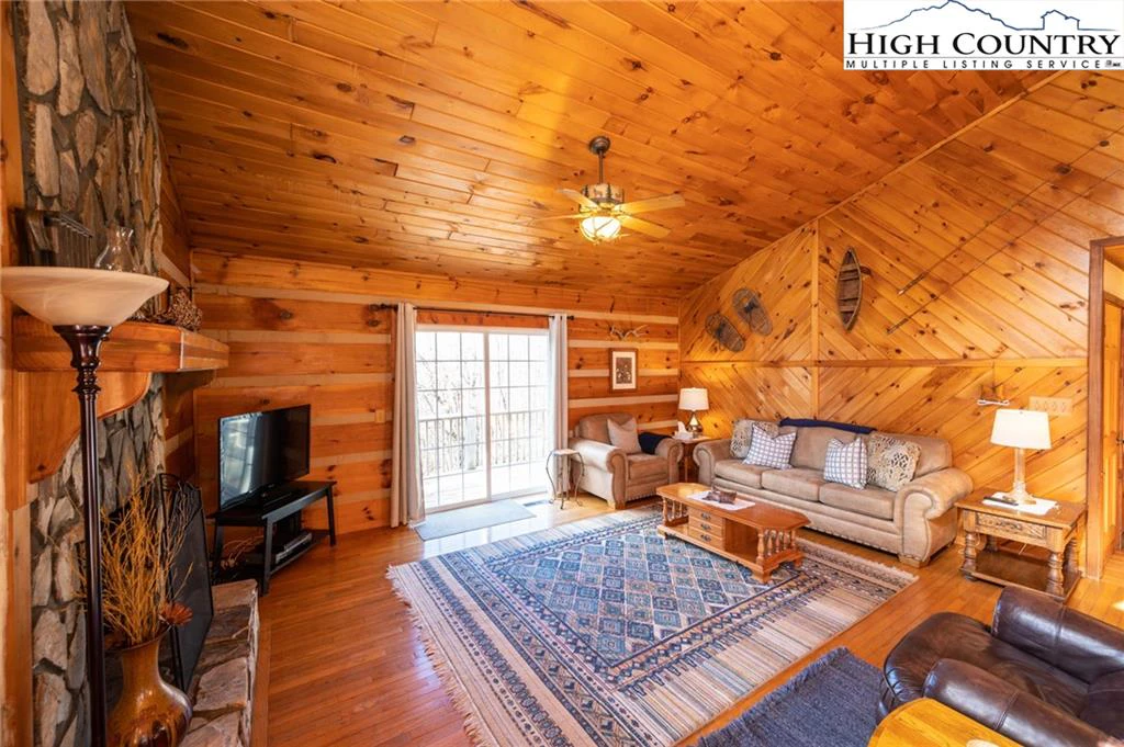 Image number 21 for the current listing