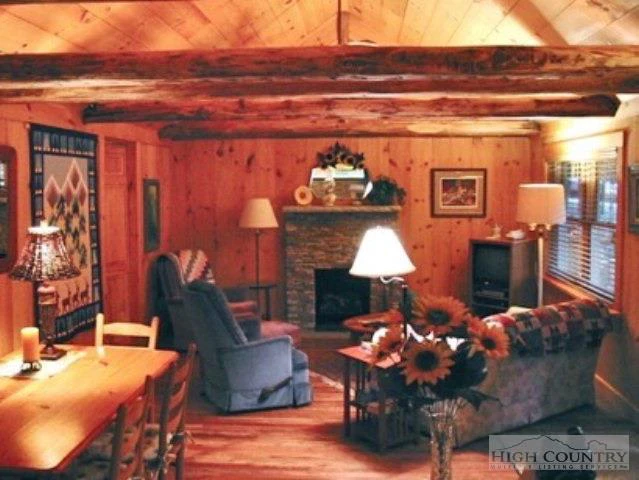 Image number 9 for the current listing