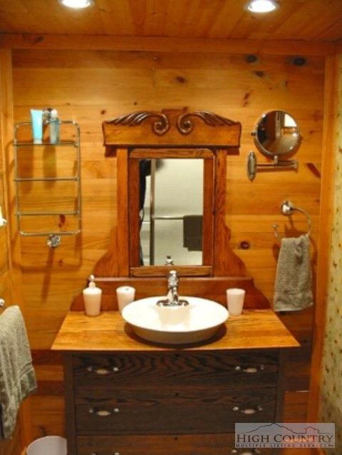 Image number 5 for the current listing