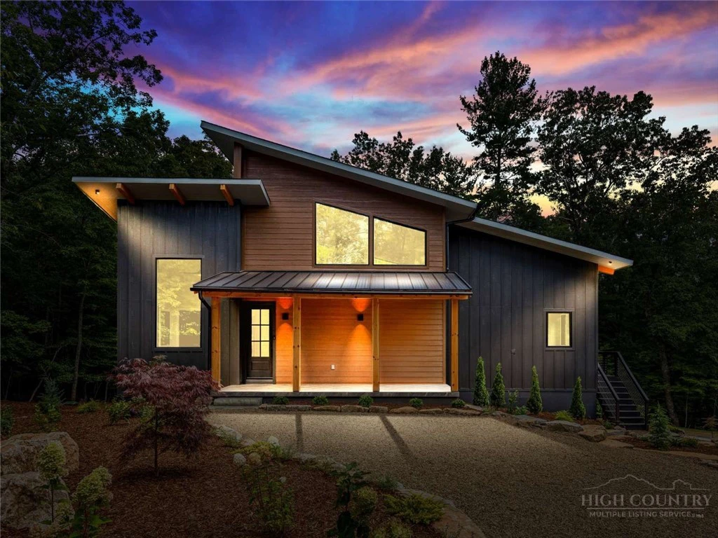 Image number 2 for the current listing