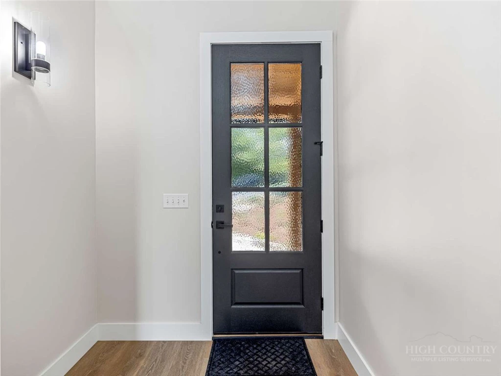 Image number 5 for the current listing