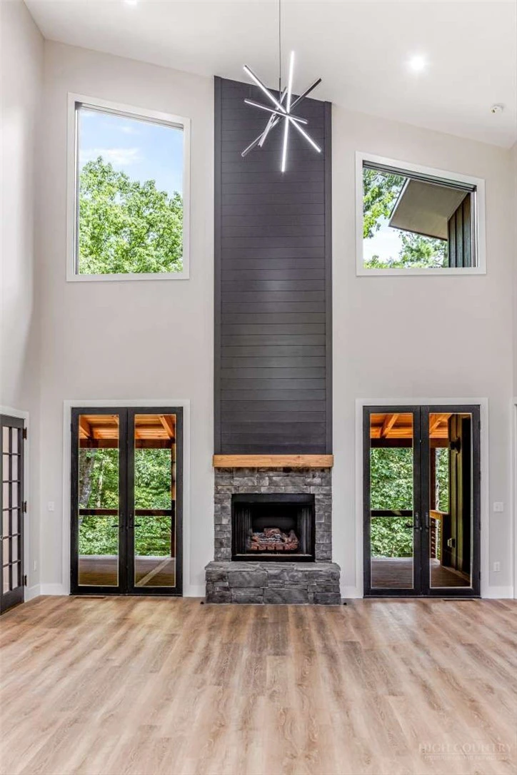 Image number 7 for the current listing
