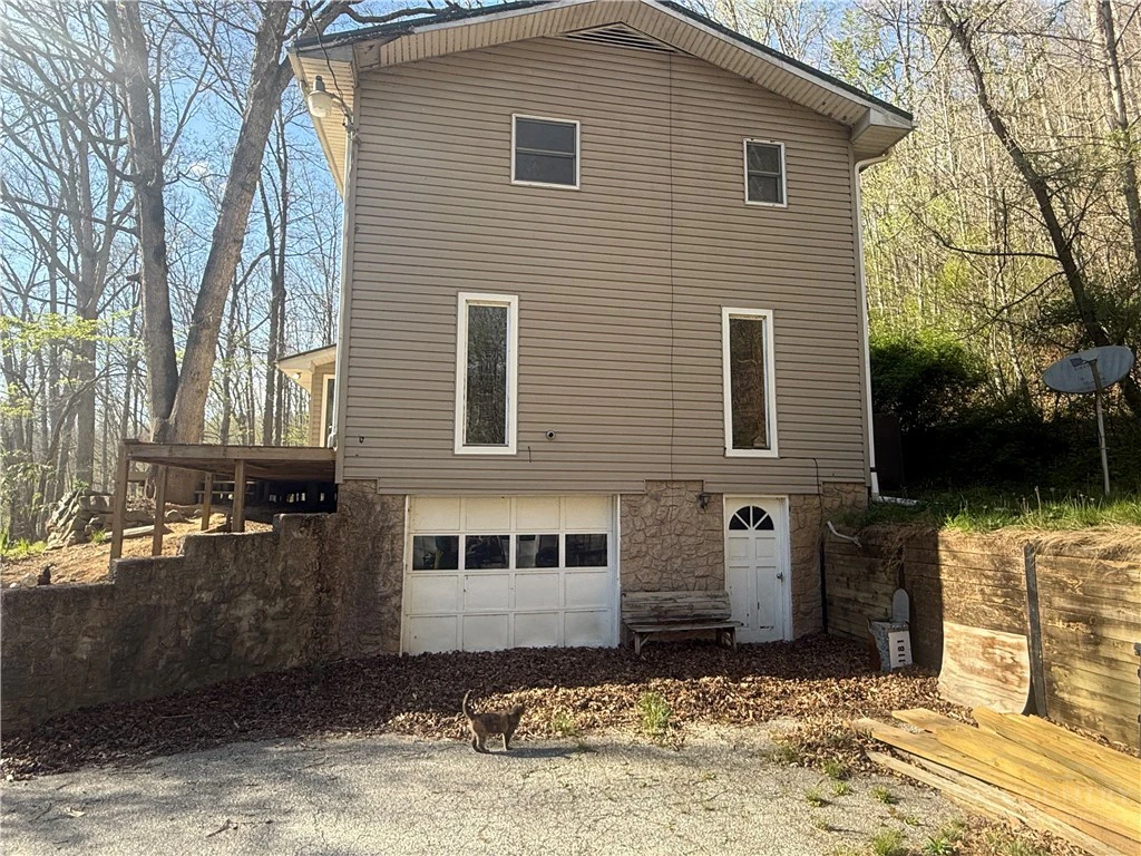 Image number 16 for the current listing