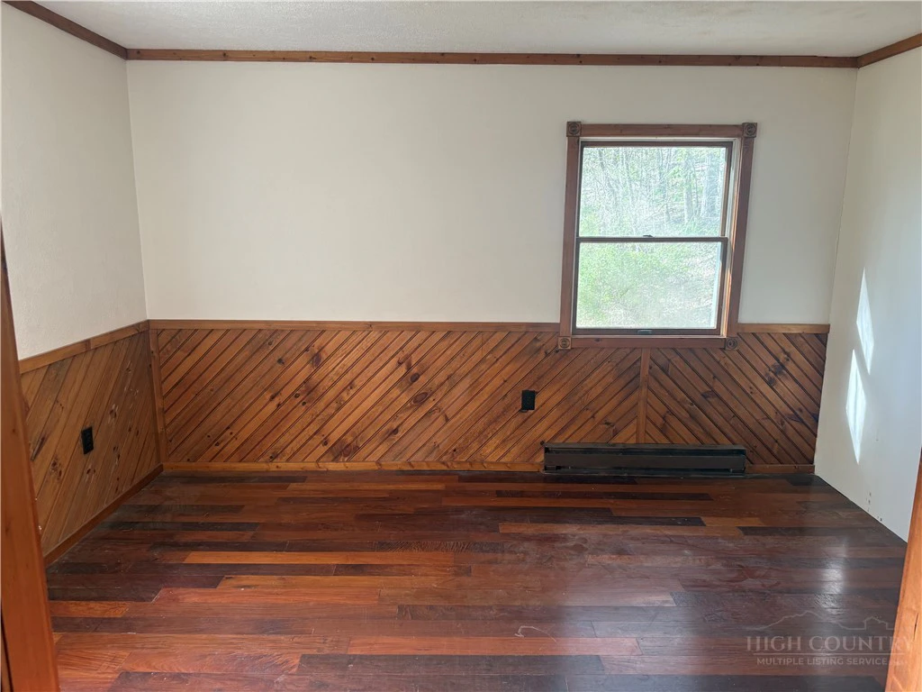 Image number 4 for the current listing