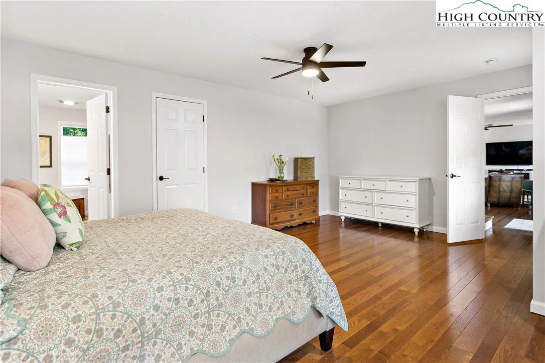 Image number 20 for the current listing