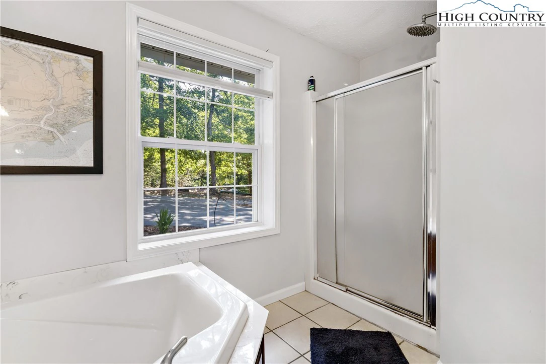 Image number 17 for the current listing