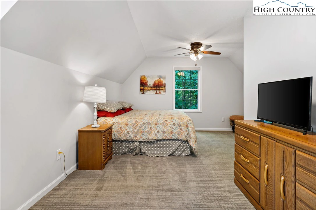 Image number 15 for the current listing