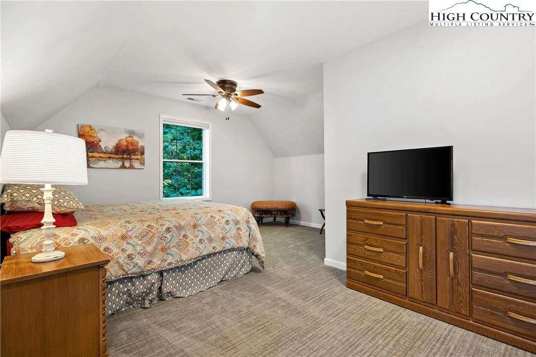 Image number 2 for the current listing