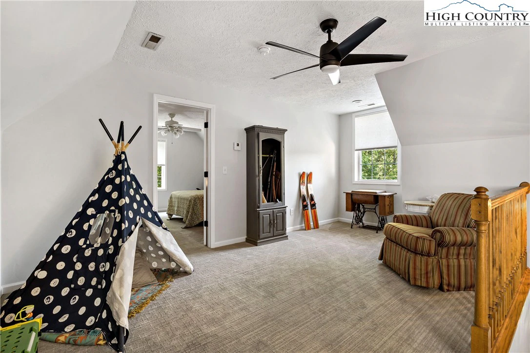 Image number 9 for the current listing