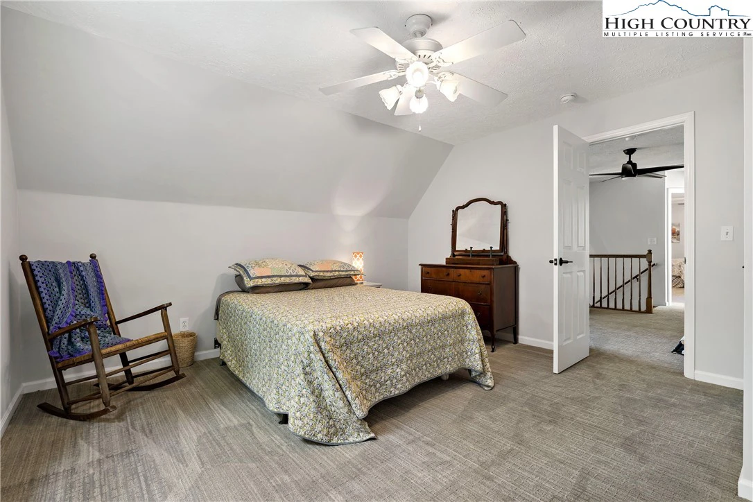 Image number 5 for the current listing
