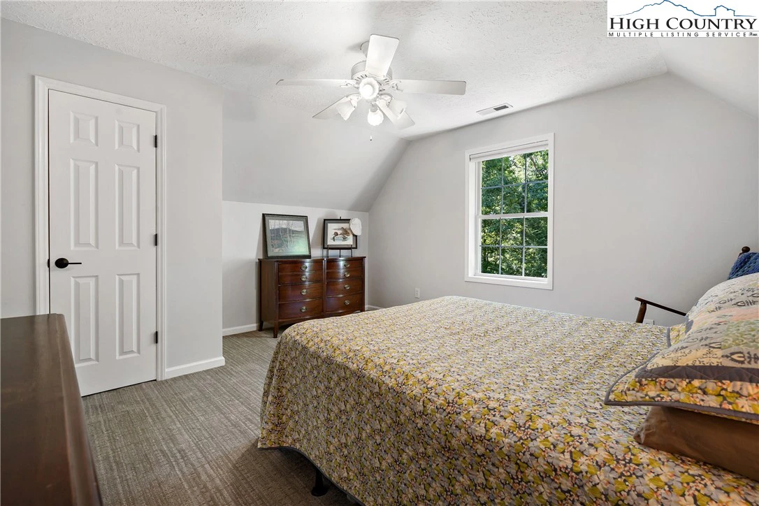 Image number 4 for the current listing