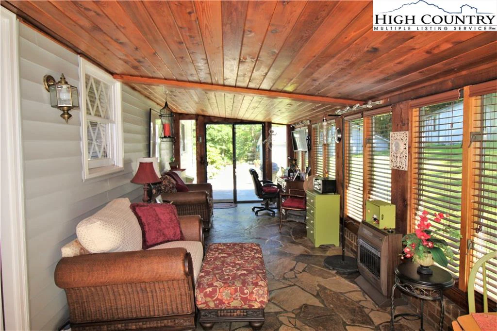 Image number 41 for the current listing