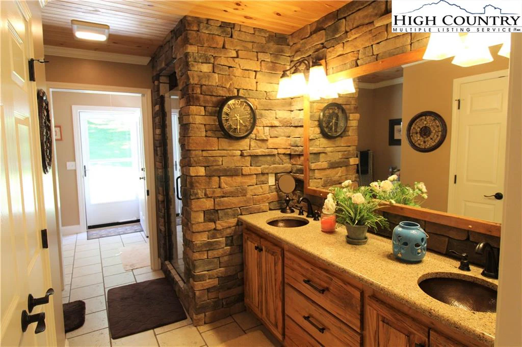 Image number 5 for the current listing