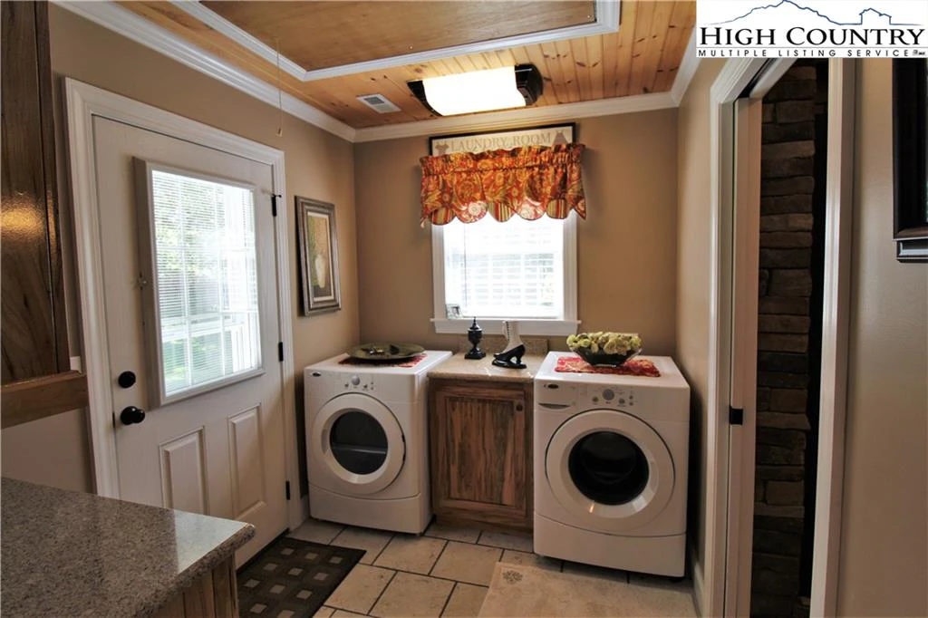 Image number 8 for the current listing