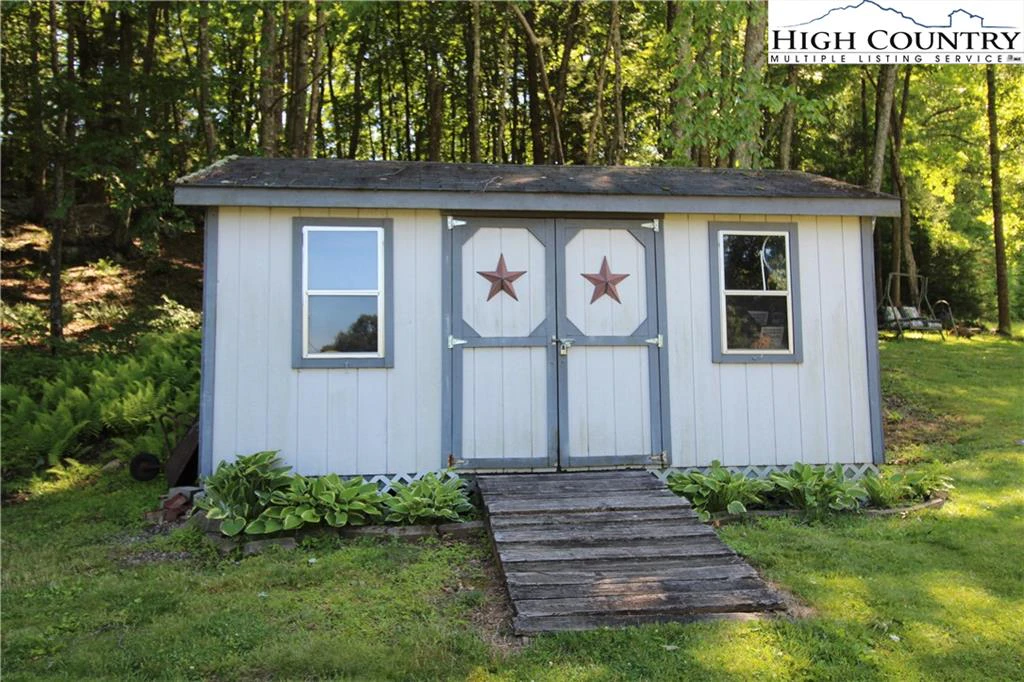 Image number 16 for the current listing