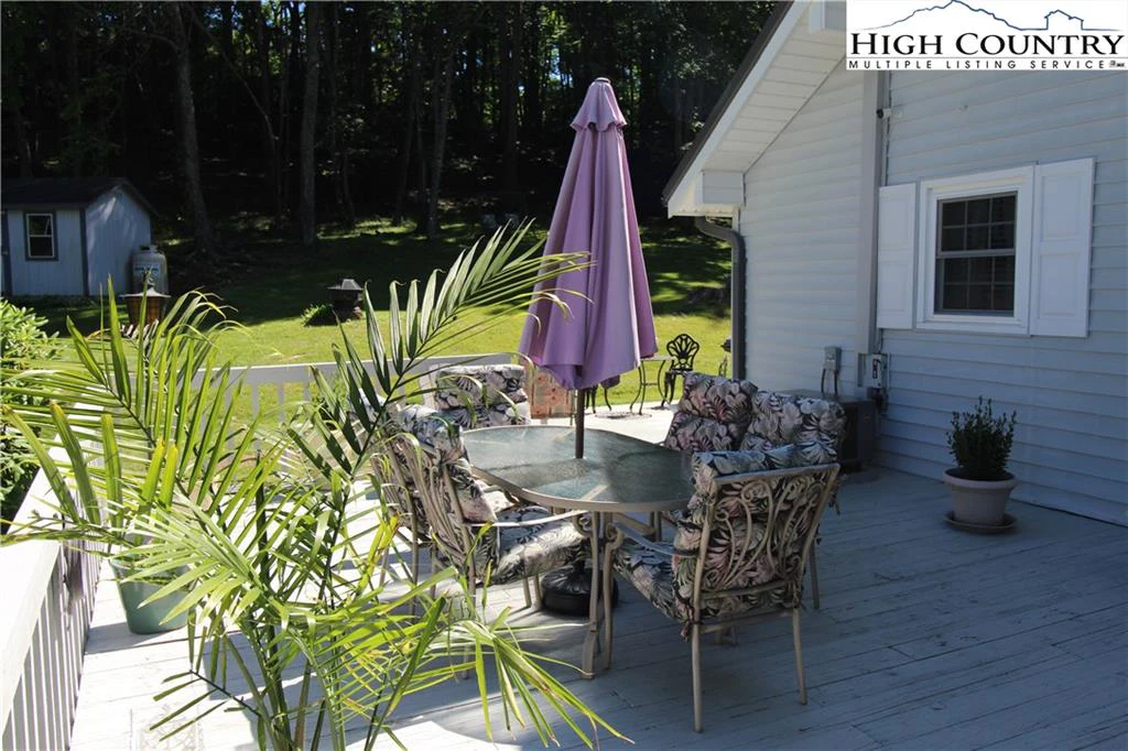 Image number 17 for the current listing