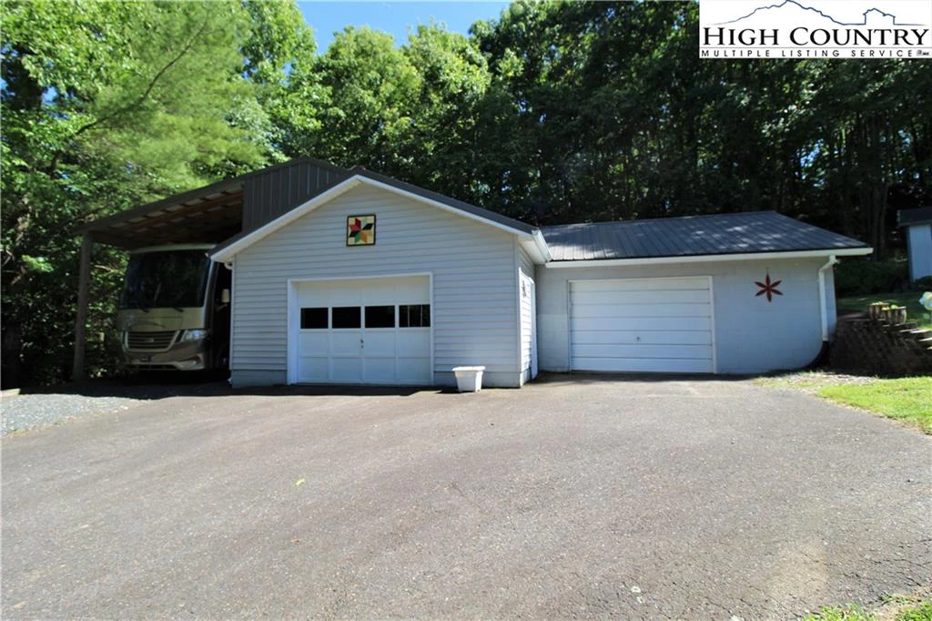 Image number 20 for the current listing