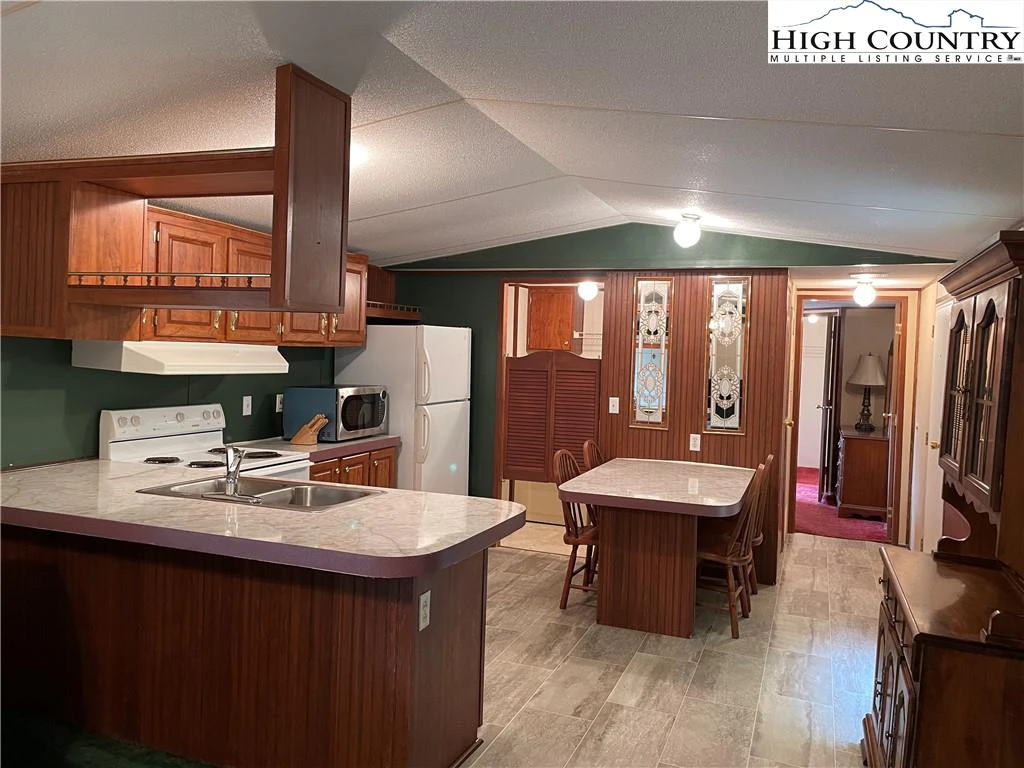 Image number 15 for the current listing