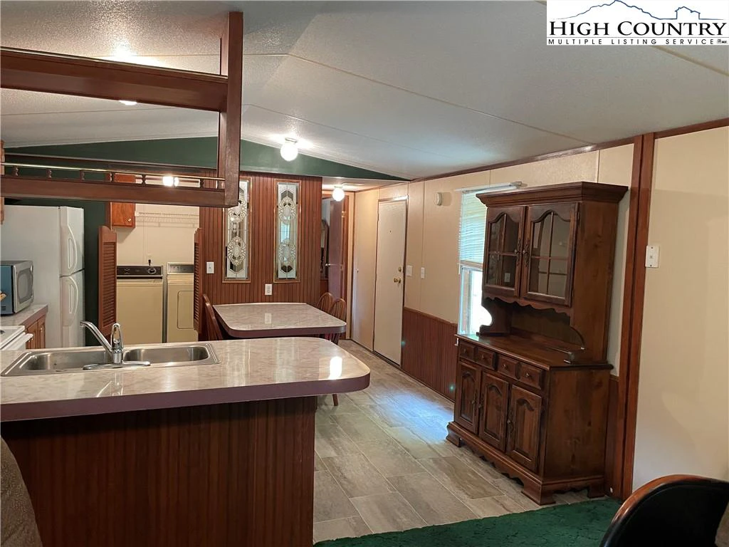 Image number 14 for the current listing