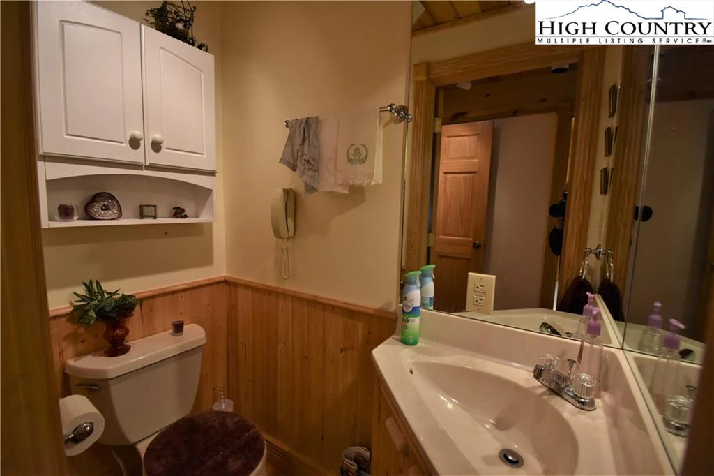 Image number 19 for the current listing