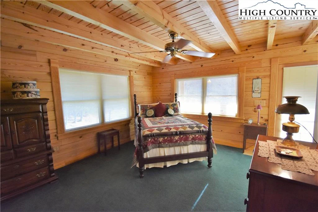 Image number 18 for the current listing