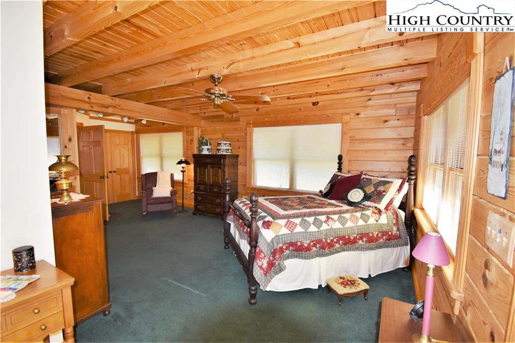 Image number 17 for the current listing