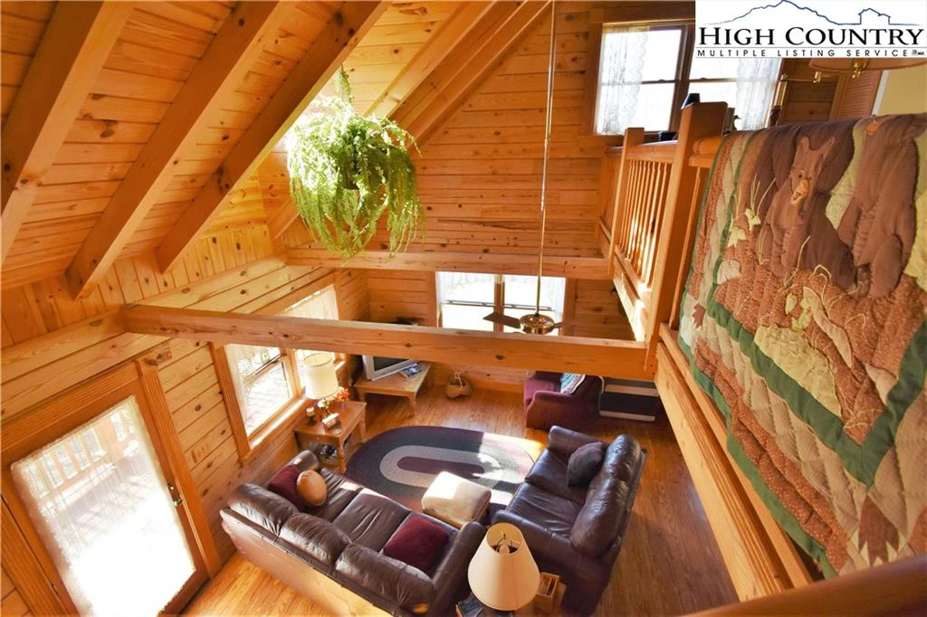 Image number 14 for the current listing