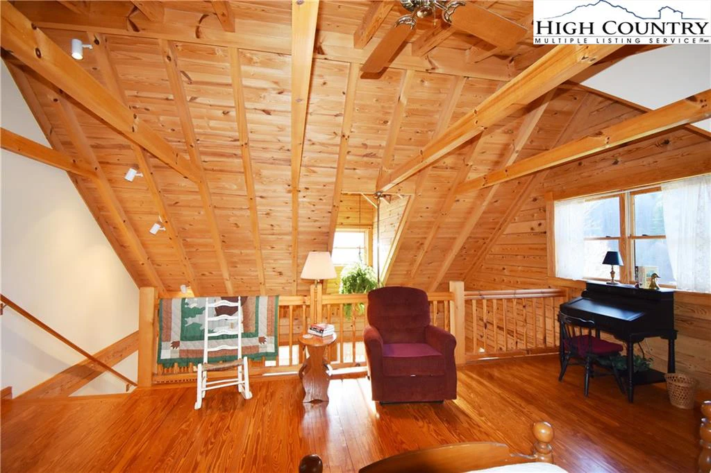 Image number 13 for the current listing
