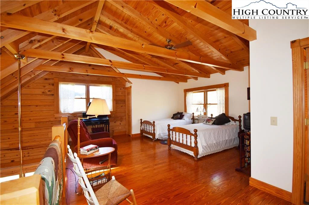 Image number 12 for the current listing