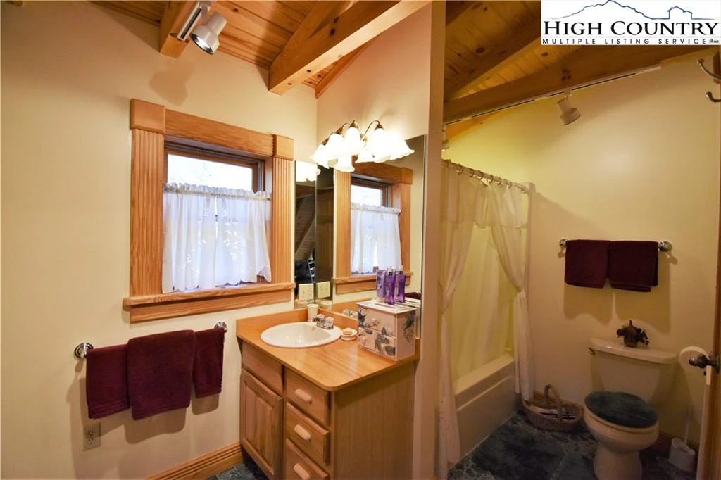Image number 11 for the current listing