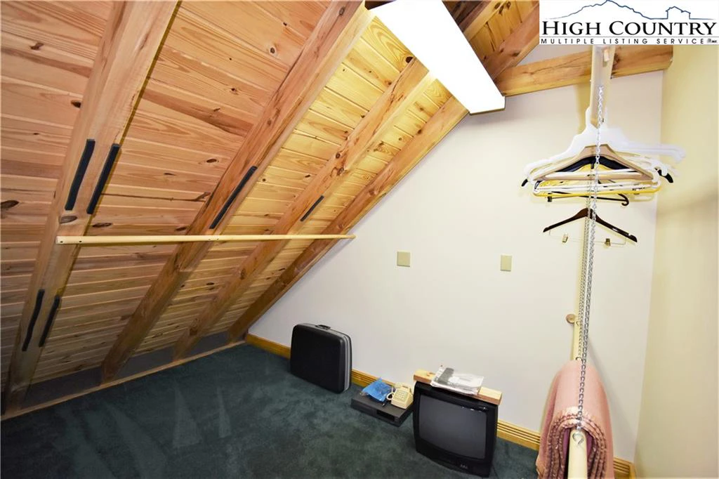 Image number 7 for the current listing