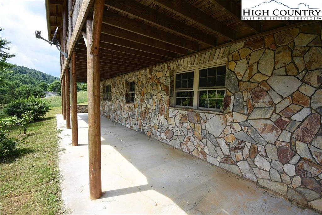 Image number 4 for the current listing