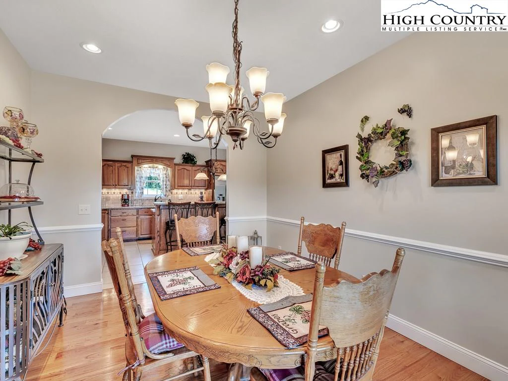 Image number 6 for the current listing