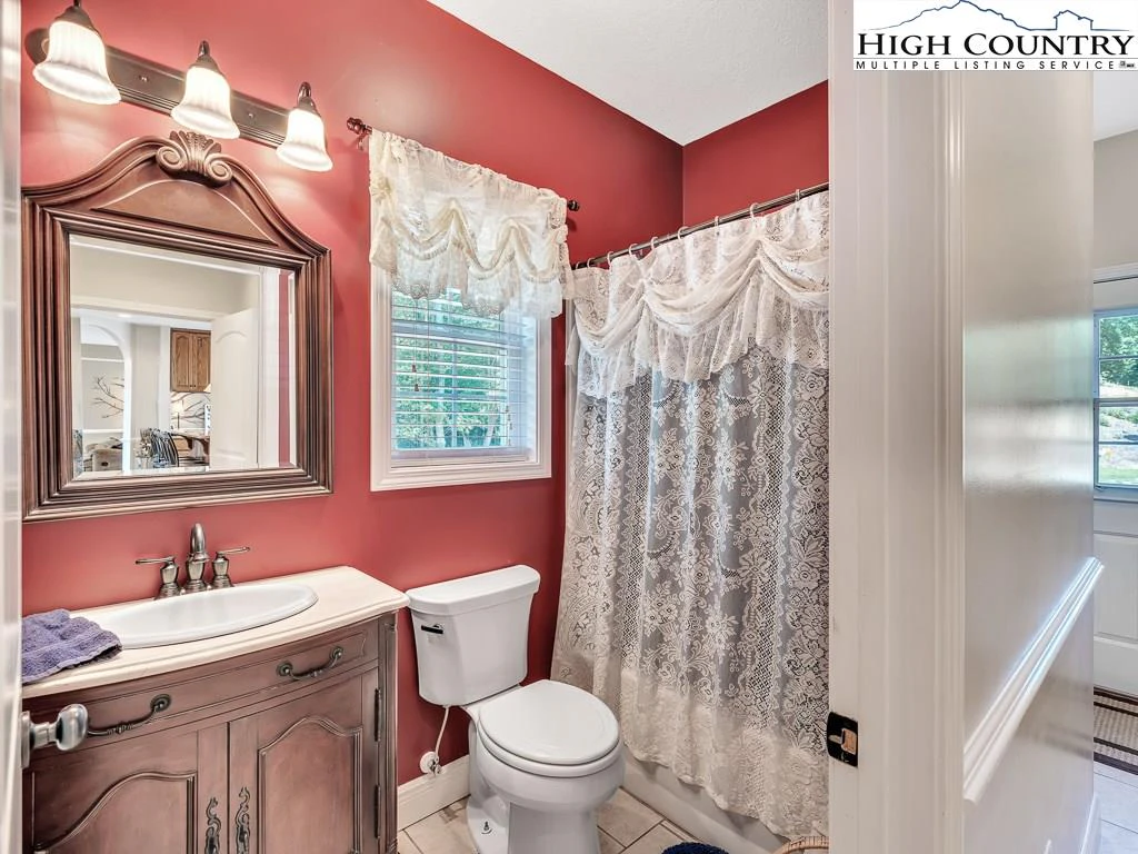 Image number 2 for the current listing
