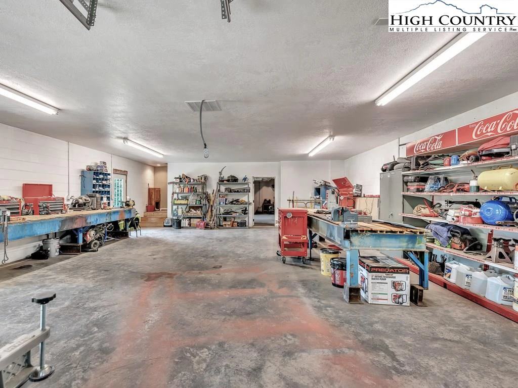 Image number 14 for the current listing