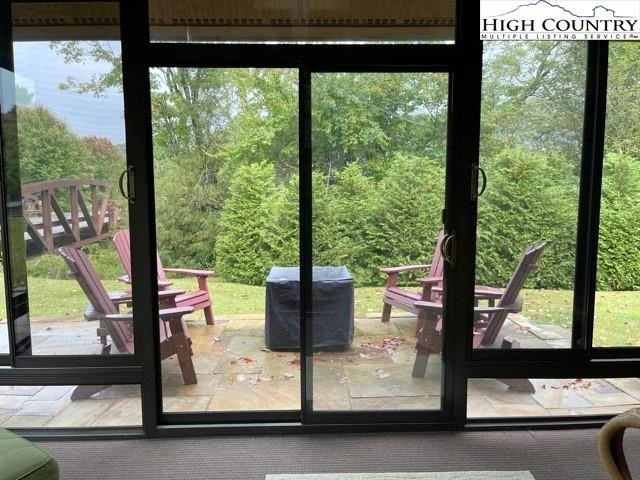 Image number 11 for the current listing