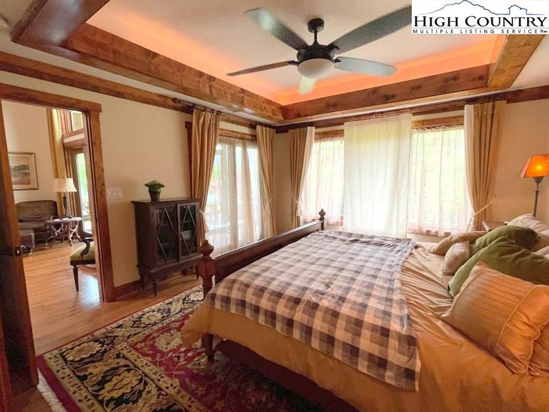 Image number 5 for the current listing