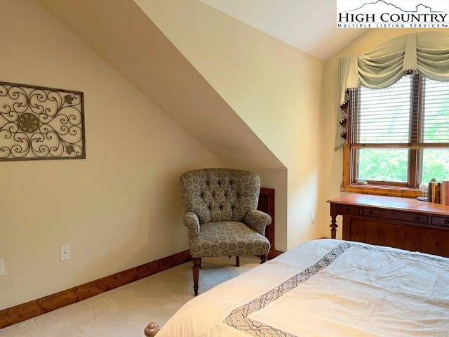 Image number 15 for the current listing