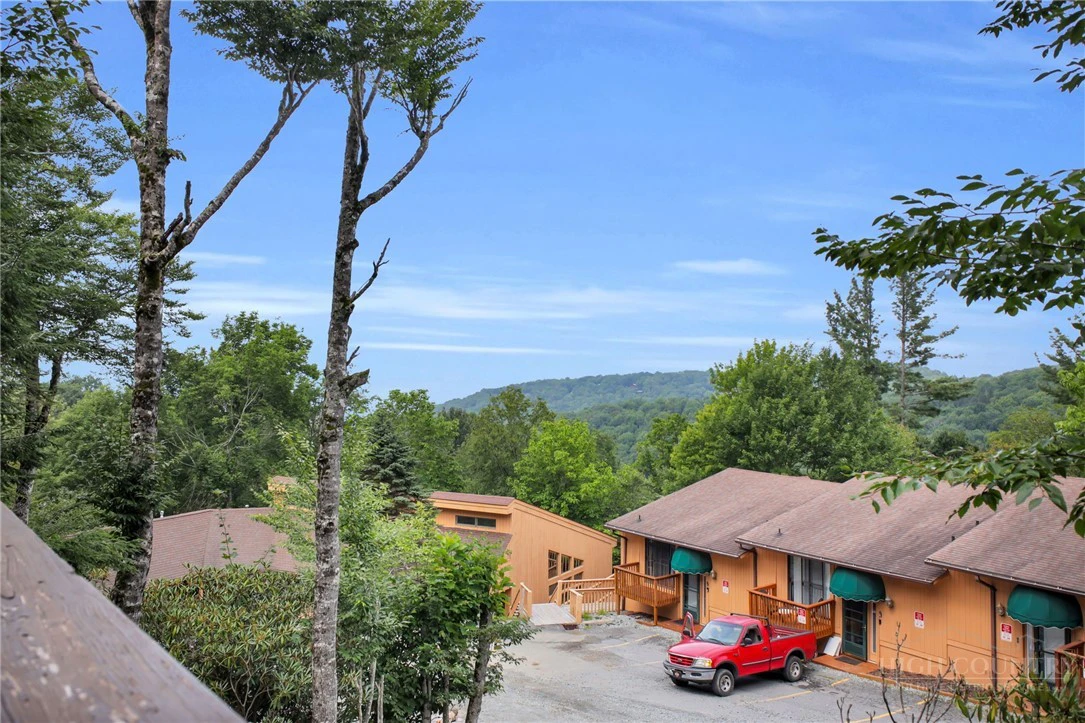 Image number 1 for the current listing