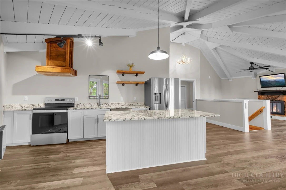Image number 3 for the current listing