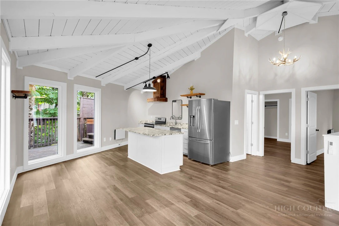 Image number 5 for the current listing