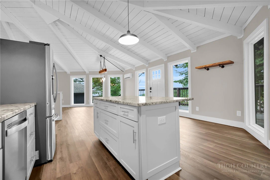 Image number 10 for the current listing