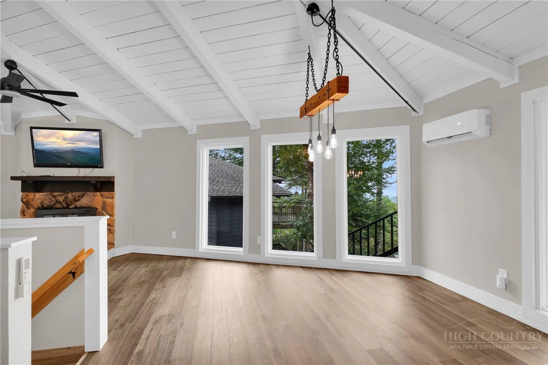 Image number 11 for the current listing