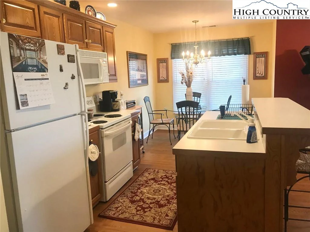Image number 3 for the current listing