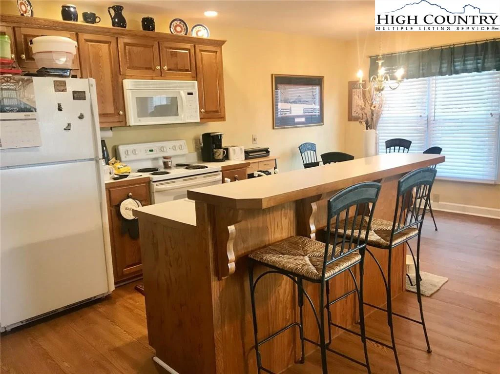 Image number 5 for the current listing