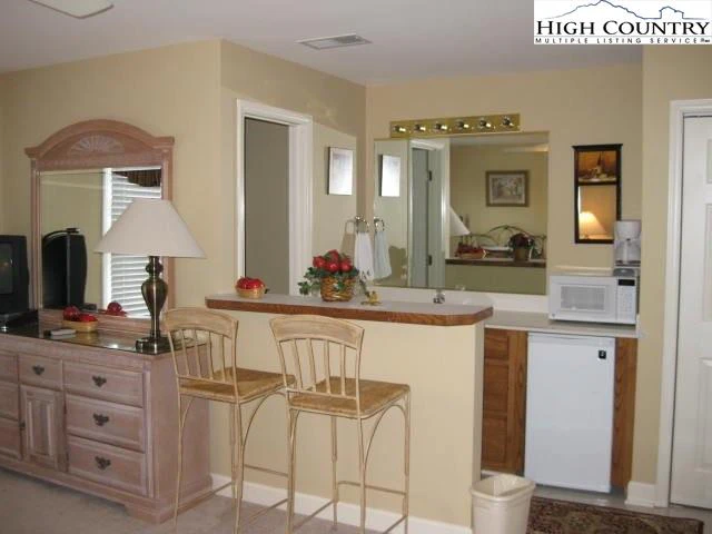 Image number 10 for the current listing