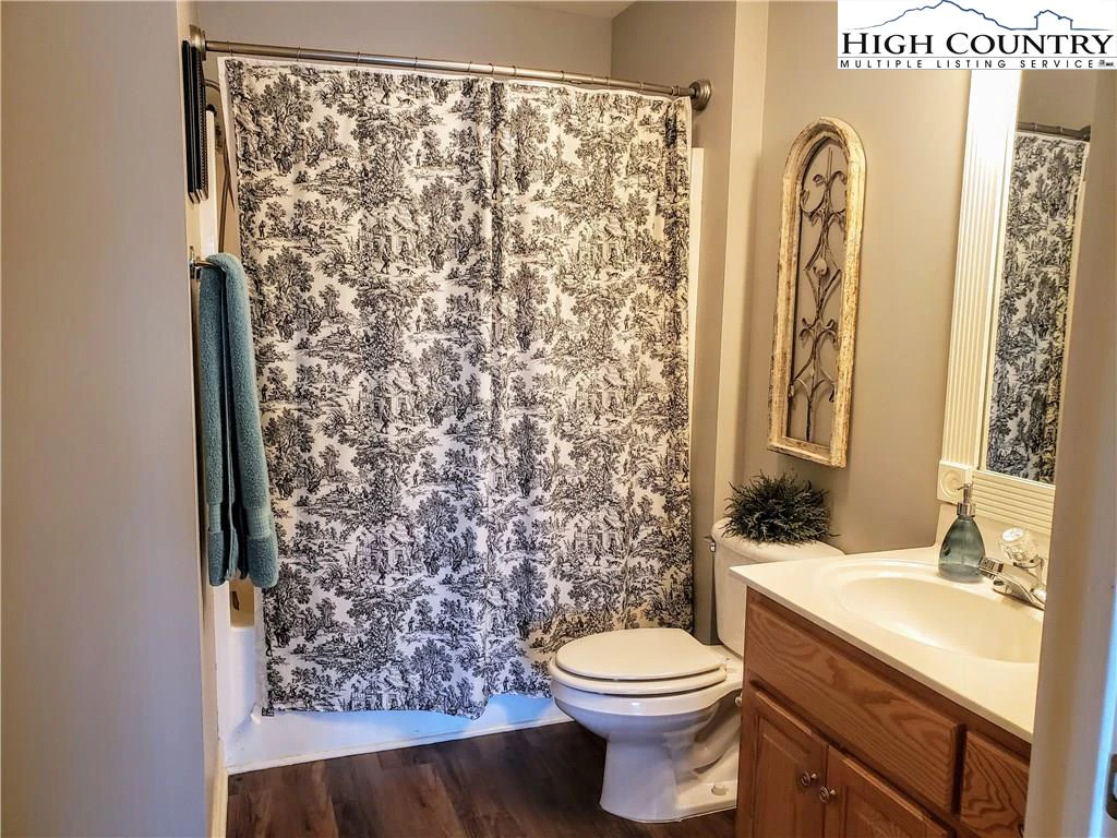 Image number 12 for the current listing