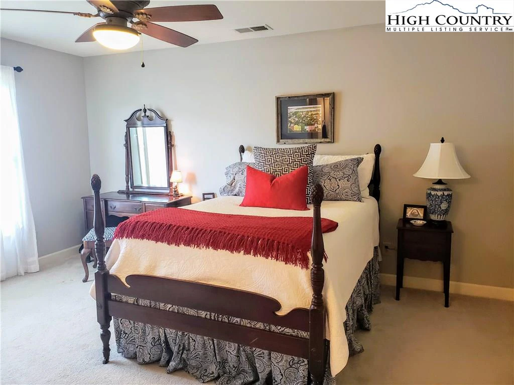 Image number 11 for the current listing