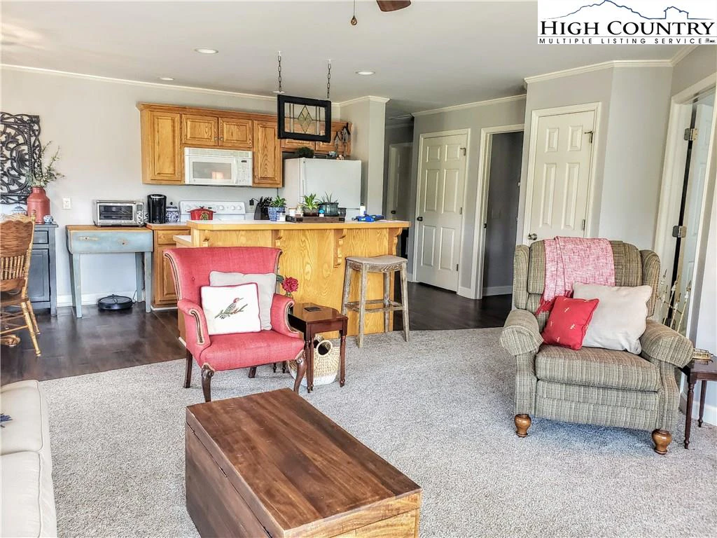 Image number 16 for the current listing
